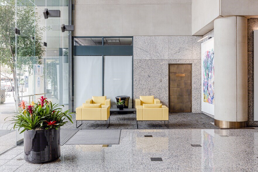 More Photos Of 330 N Brand Blvd, Glendale Office For Lease