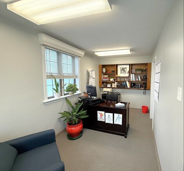 More Photos Of 1550-1558 McDaniel Dr, West Chester Office For Sale