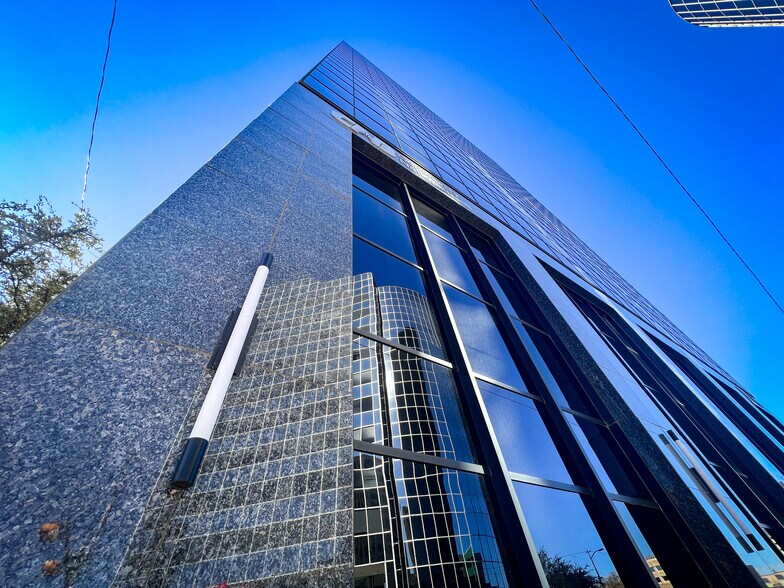 More Photos Of 500 W Illinois Ave, Midland Office For Lease