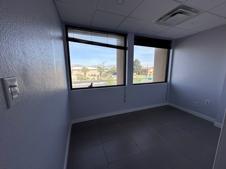 More Photos Of 1280 Hawkins Blvd, El Paso Office For Lease
