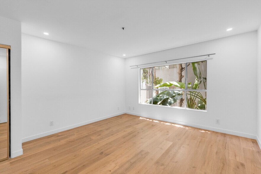 More Photos Of 939 Palm Ave, West Hollywood Apartments For Sale