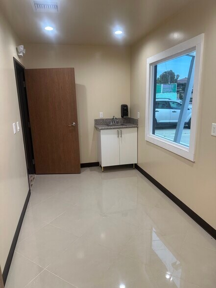 More Photos Of 21617 Figueroa St, Carson Medical For Sale