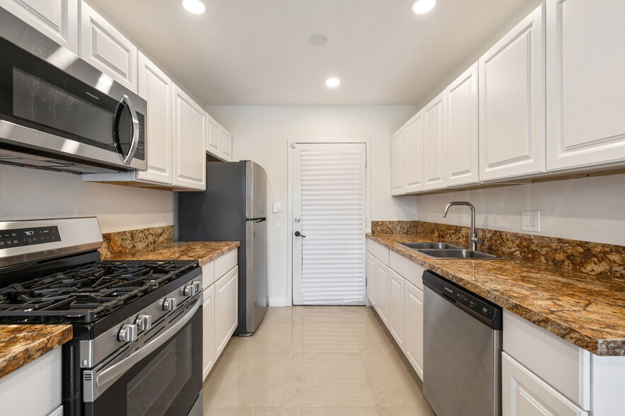 More Photos Of 1425 S Via Soledad, Palm Springs Apartments For Sale