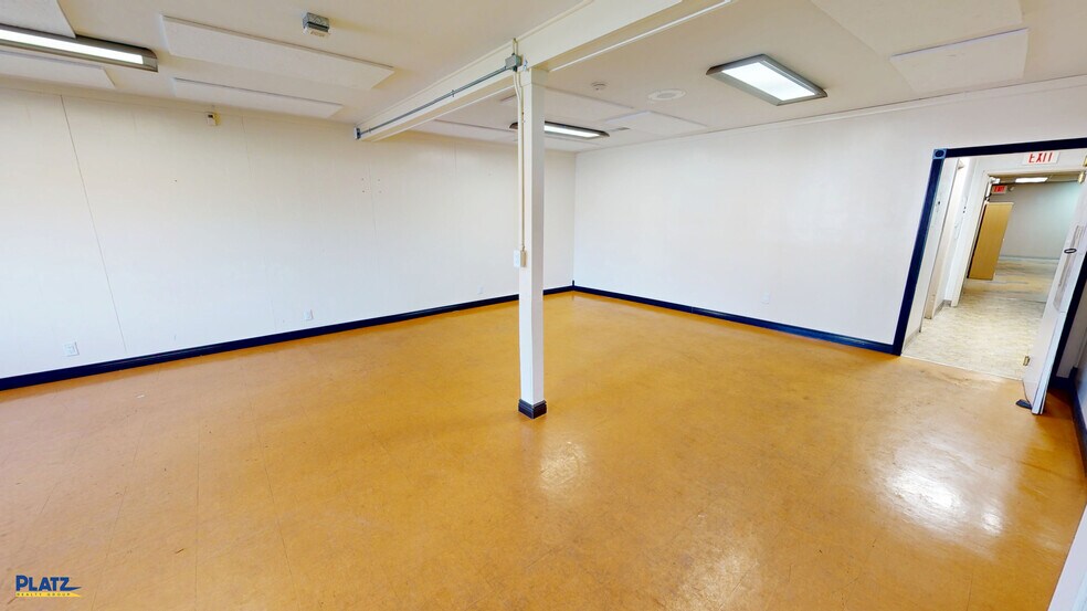 More Photos Of 8024-8028 E Market St, Warren General Retail For Lease