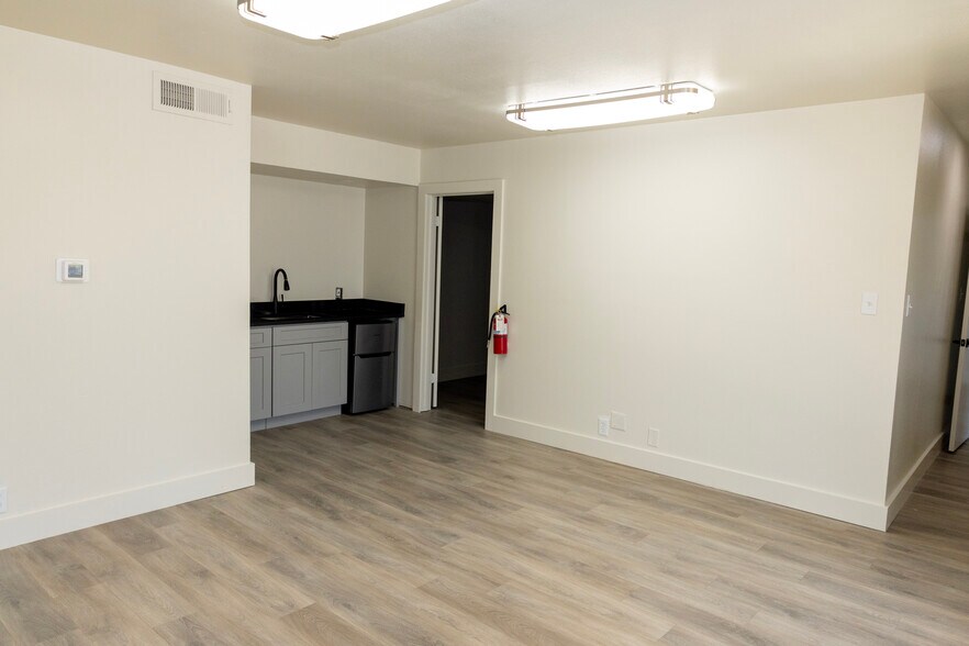 More Photos Of 307-311 Lombrano St, San Antonio Warehouse For Lease