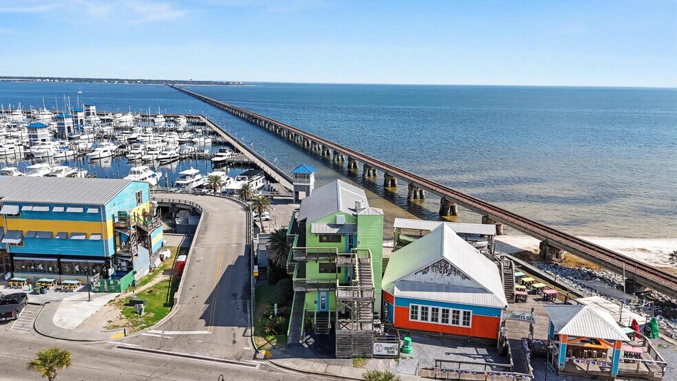 Primary Photo Of 113 S Beach Blvd, Bay Saint Louis Restaurant For Sale