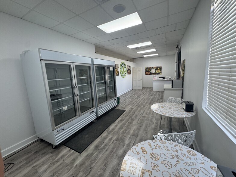 More Photos Of 3102 S Ruby Ave, Gonzales Light Distribution For Sale