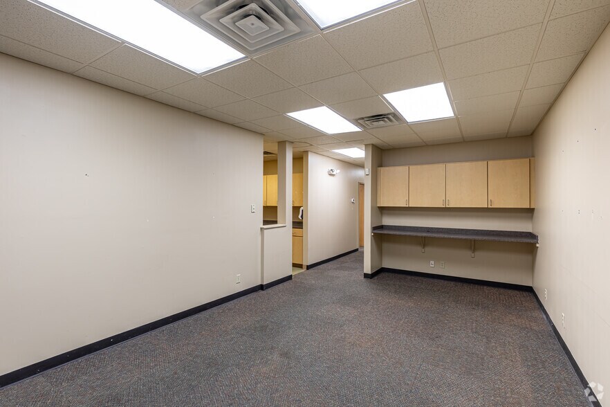 More Photos Of 31 Dow Rd, Plainfield Medical For Lease