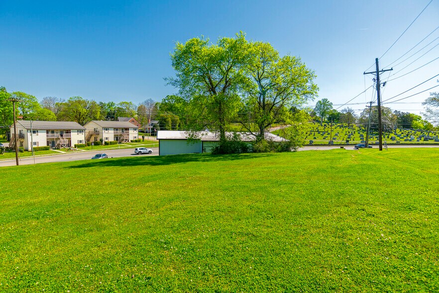 More Photos Of 806 Washington St W, Fayetteville General Retail For Sale