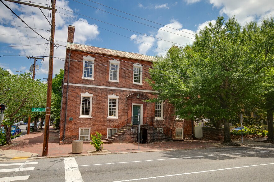 More Photos Of 100 E Main St, Richmond Office For Sale