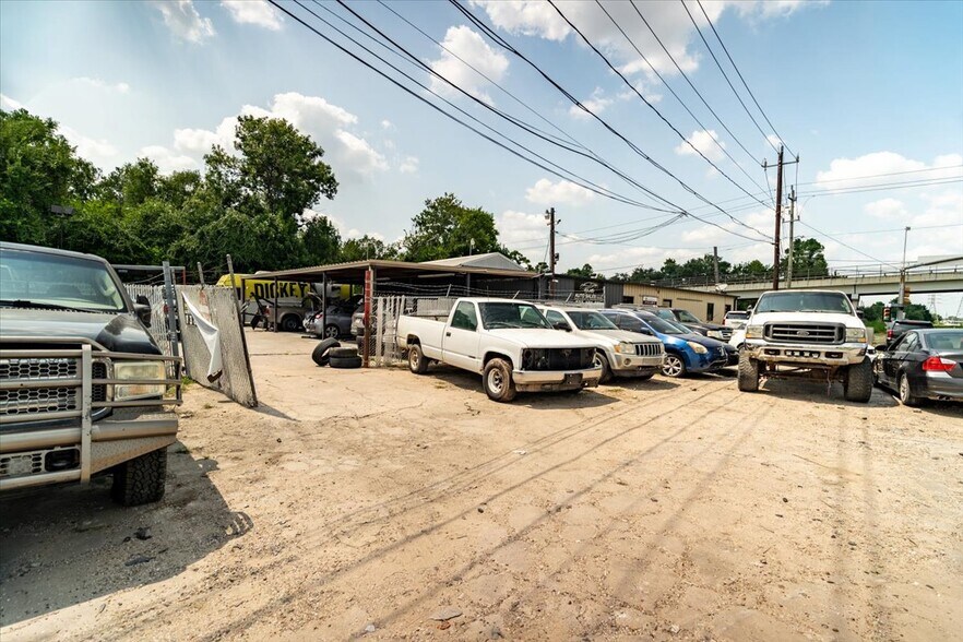 More Photos Of 12969 W Hardy Rd, Houston Warehouse For Sale