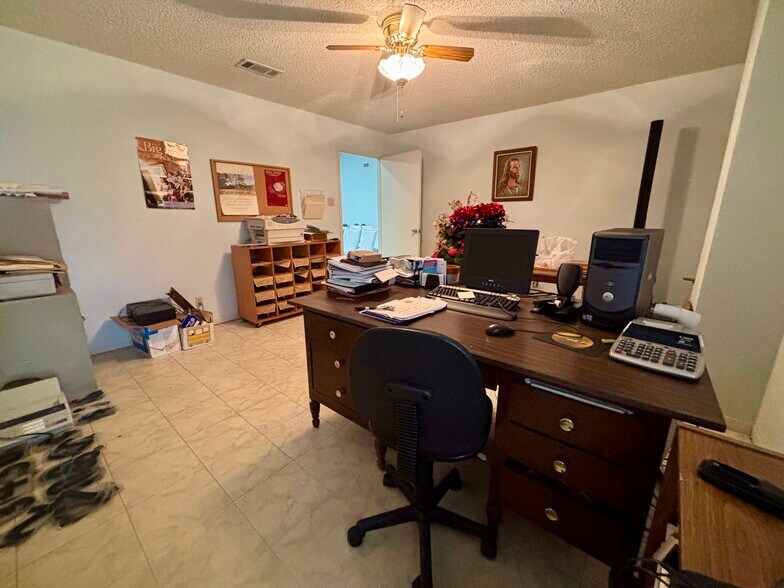 More Photos Of 5097 FM 1374 Rd, Huntsville Specialty For Sale
