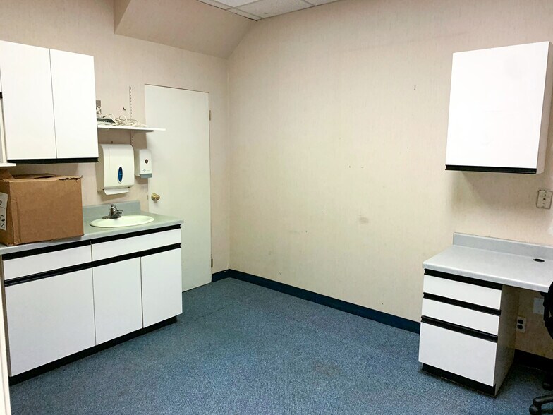 More Photos Of 266 White Plains Rd, Eastchester Office For Sale