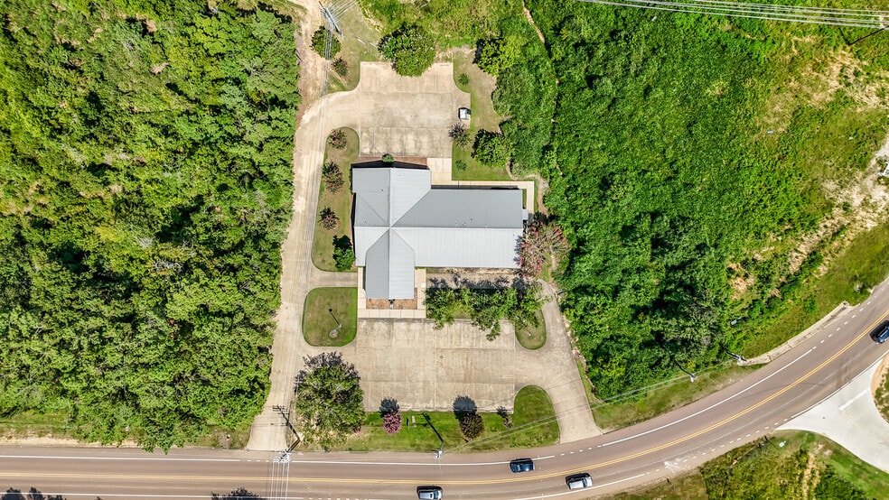 More Photos Of 1487 Belk Blvd, Oxford Office For Sale