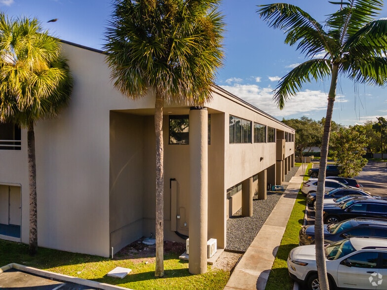 More Photos Of 11400-11440 N Kendall Dr, Miami Unknown For Lease