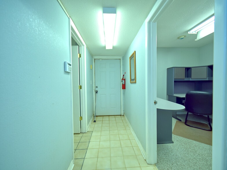 More Photos Of 629 S Broad St, Brooksville Office For Sale