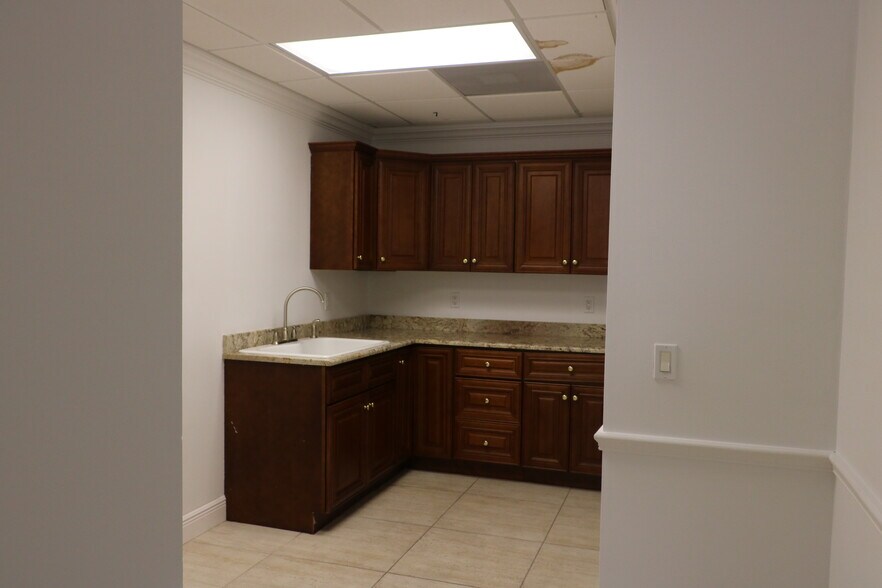 More Photos Of 7400-7412 US Highway 1 Hwy, Vero Beach Office For Lease