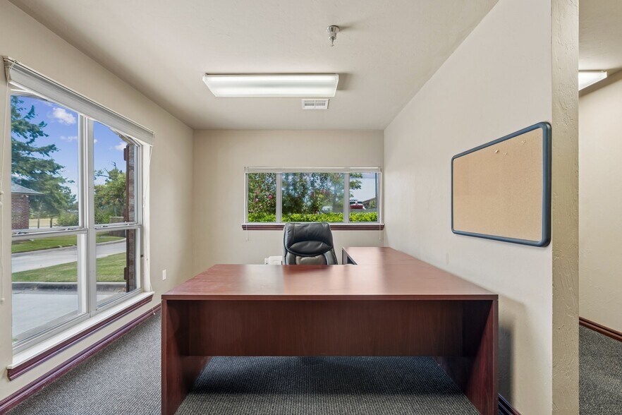 More Photos Of 2933 S Bryant Ave, Edmond Office For Sale