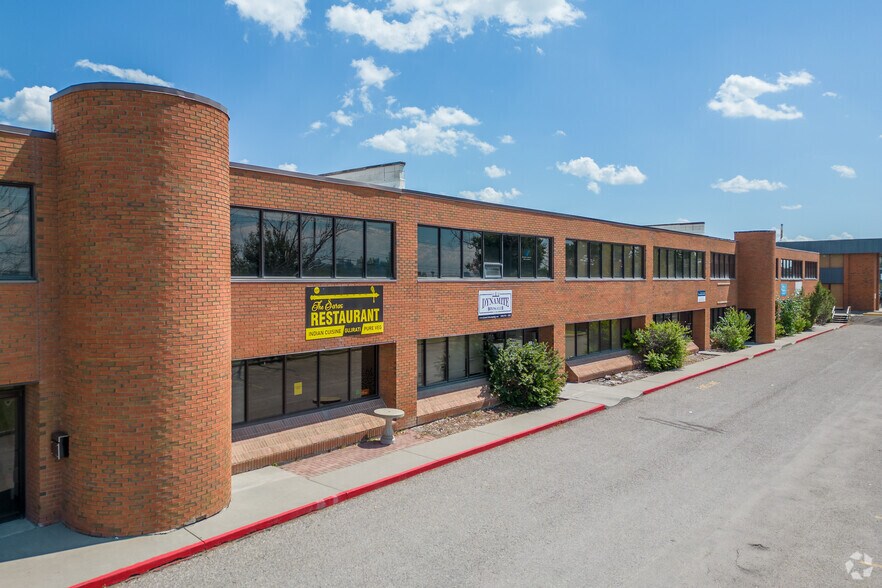 More Photos Of 1715 27th Ave NE, Calgary Manufacturing For Lease