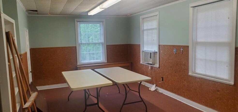 More Photos Of 262 Middle Rd, Sayville Office For Lease