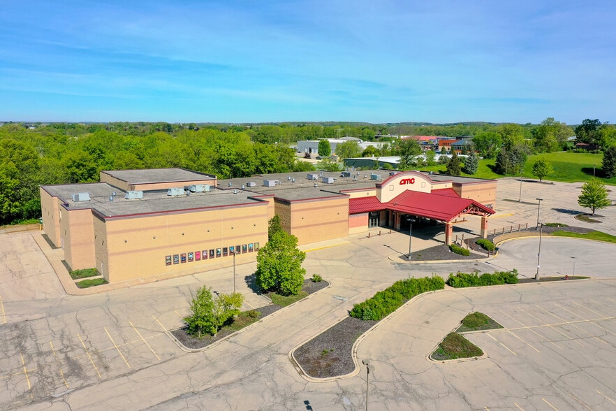 Primary Photo Of 420 Village Walk Ln, Johnson Creek Movie Theatre For Lease