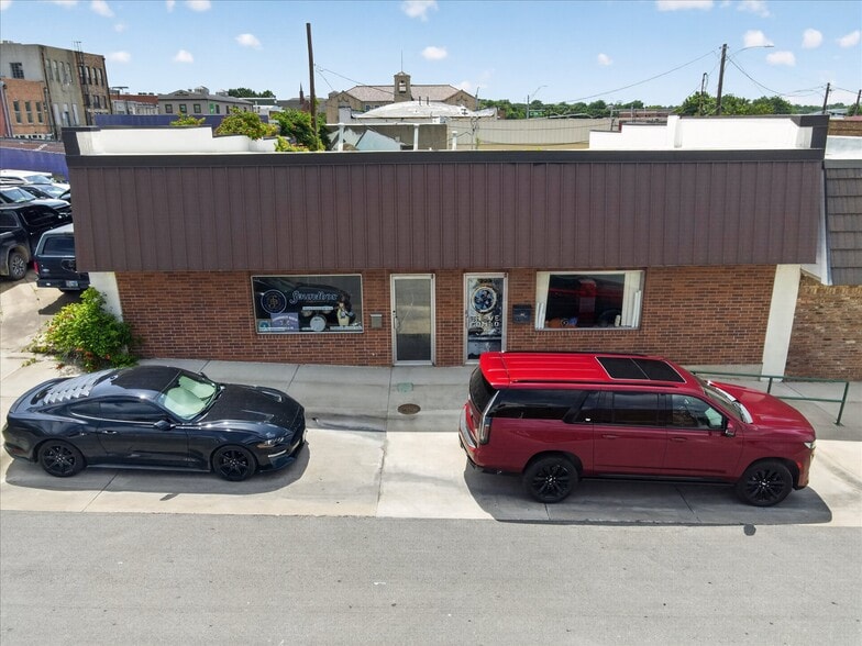 More Photos Of 221-223 N Locust St, Denton Office For Sale
