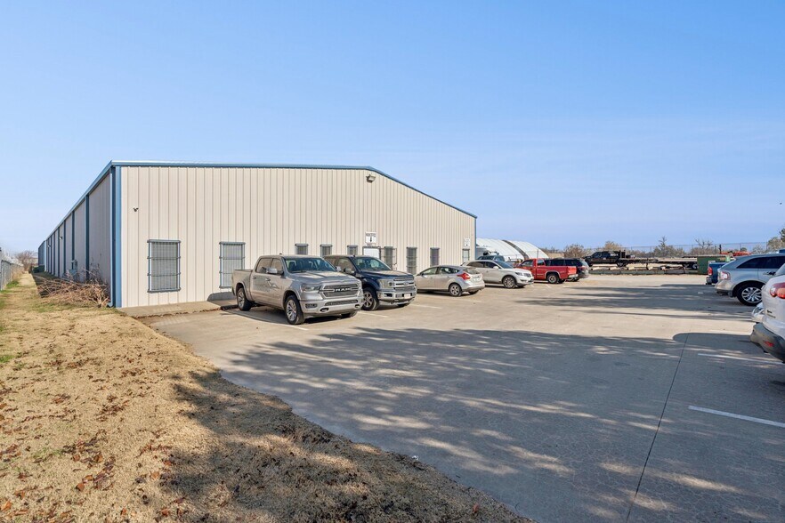 More Photos Of 2627 SW 22nd St, Oklahoma City Warehouse For Sale