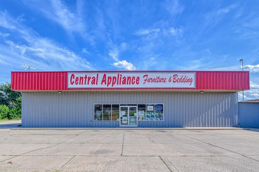 More Photos Of 102 E Central Blvd, Anadarko Freestanding For Sale