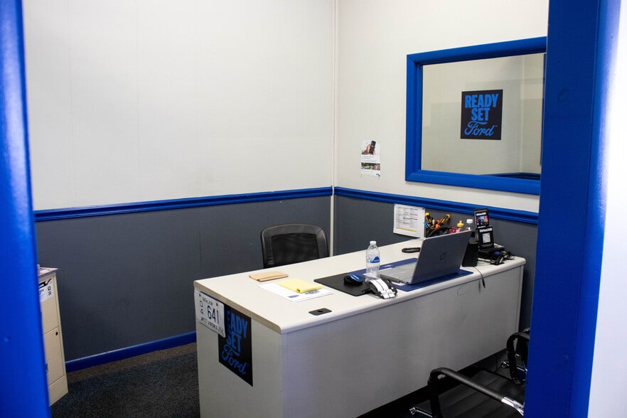 More Photos Of 1625 Commerce St, Wellsburg Auto Dealership For Sale