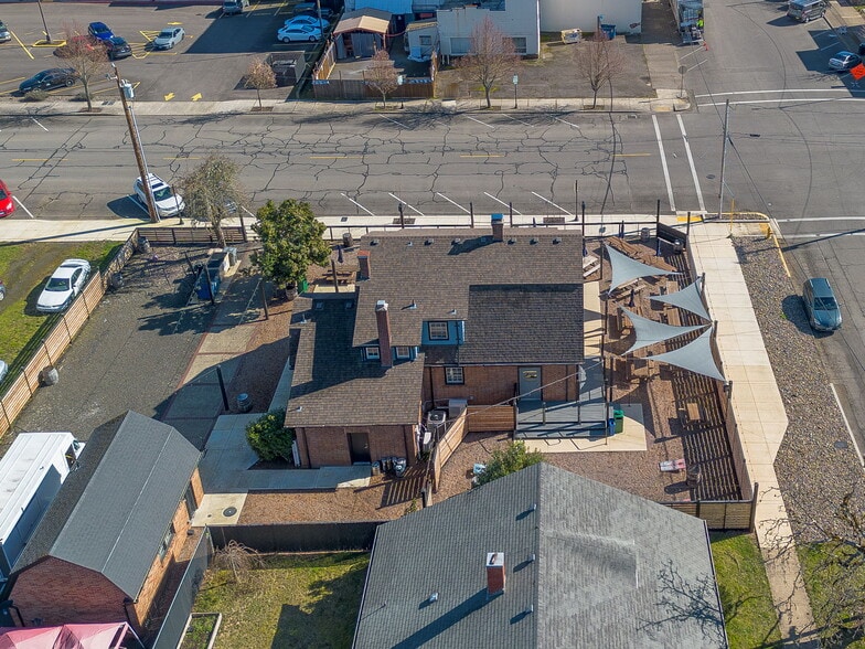 More Photos Of 883 SW Church St, Dallas Restaurant For Sale