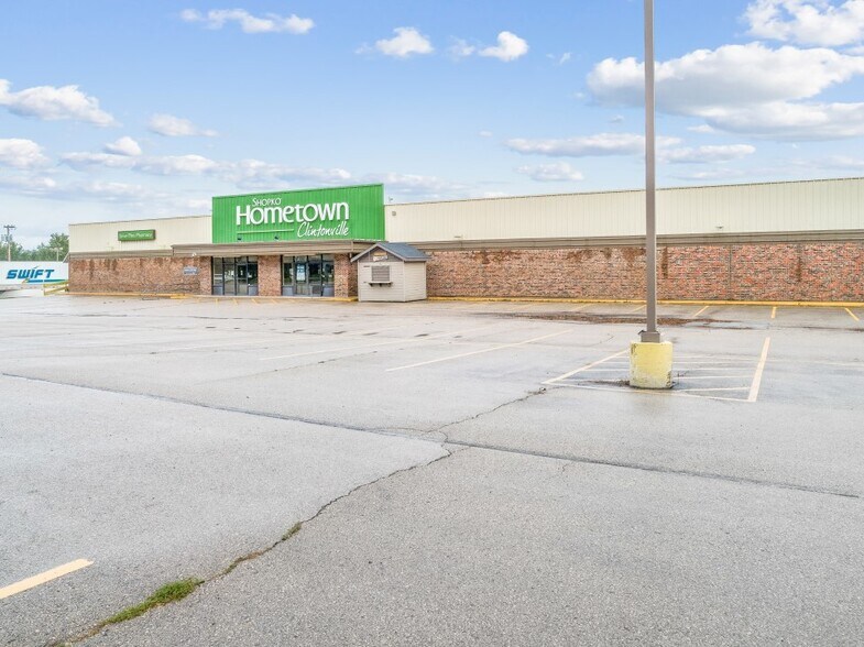 More Photos Of 291 S Main St, Clintonville Freestanding For Sale