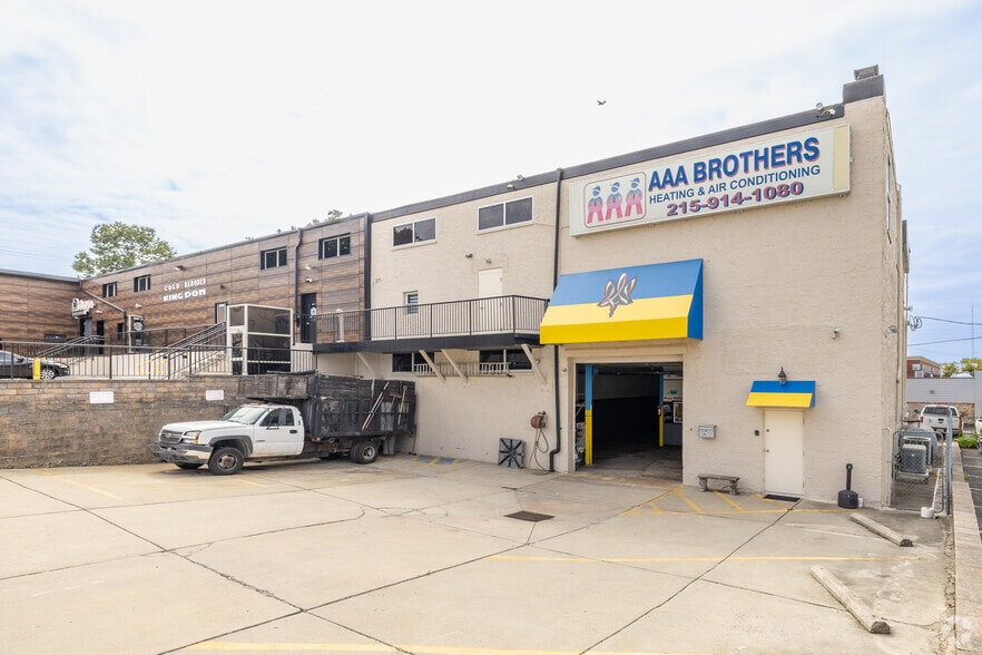 More Photos Of 2840 Pine Rd, Huntingdon Valley Showroom For Lease