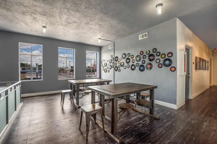 More Photos Of 4104-4118 Fannin St, Houston Storefront Retail Office For Lease