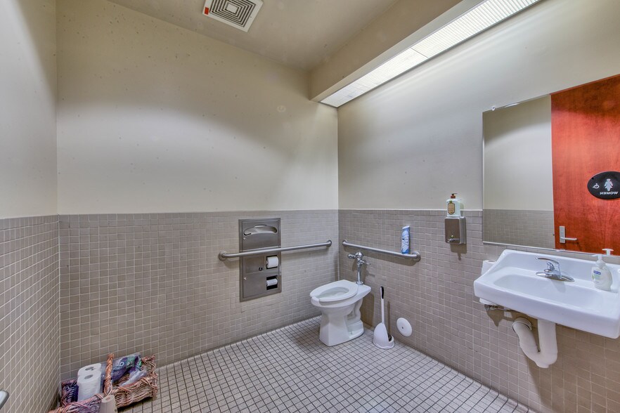 More Photos Of 11840 Pierce St, Riverside Office For Lease