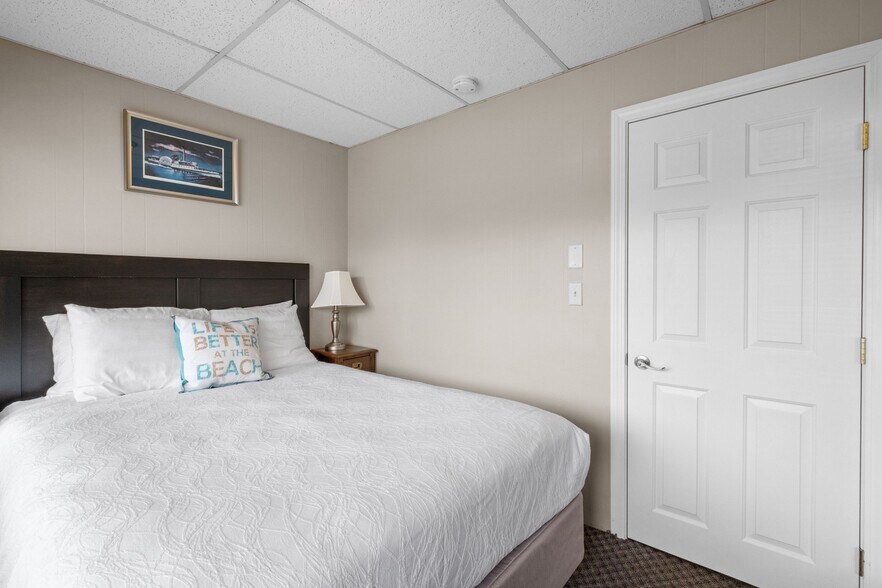 More Photos Of 291 Endicott St N, Laconia Hotel For Sale