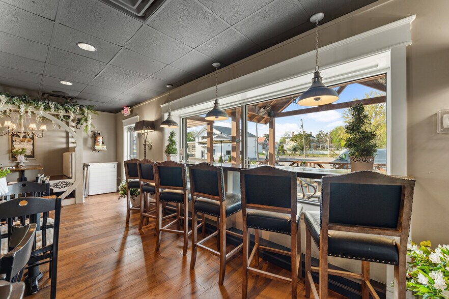 More Photos Of 320 W College St, Pulaski Fast Food For Sale