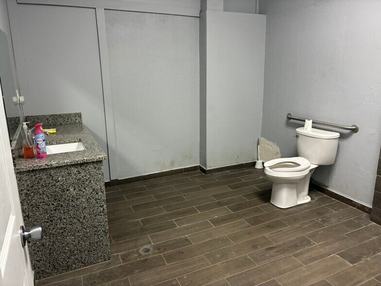 More Photos Of 28455 Plymouth Rd, Livonia Bowling Alley For Sale