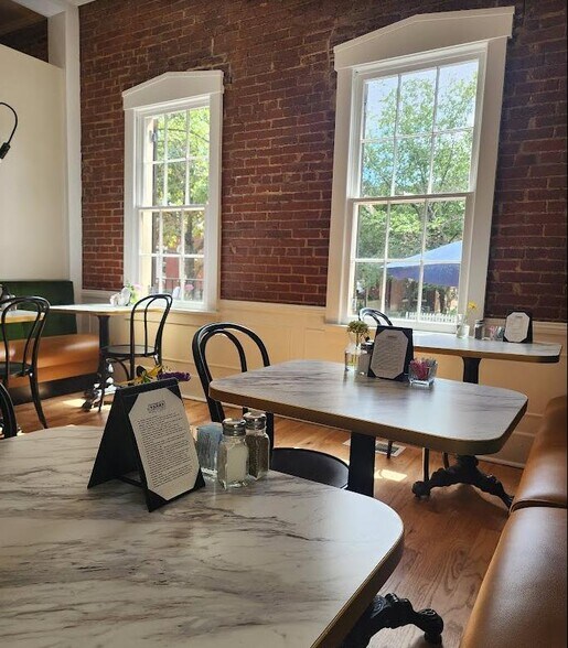 More Photos Of 515 S Main St, Saint Charles General Retail For Sale