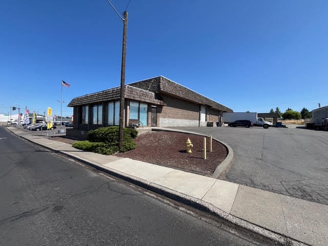 More Photos Of 518 E 1st Ave, Kennewick Industrial For Lease