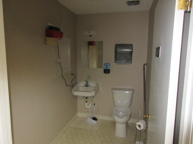 More Photos Of 220 Broad St, Sumter Medical For Lease