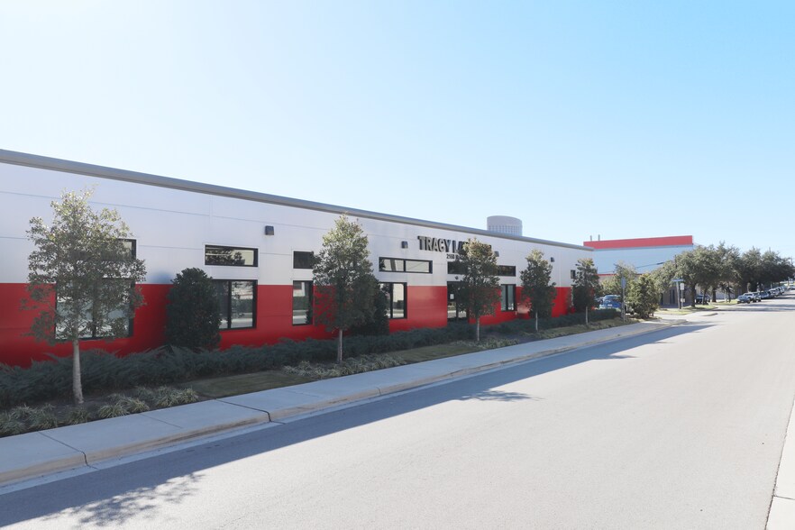 More Photos Of 4701 Bengal St, Dallas Business Park For Sale