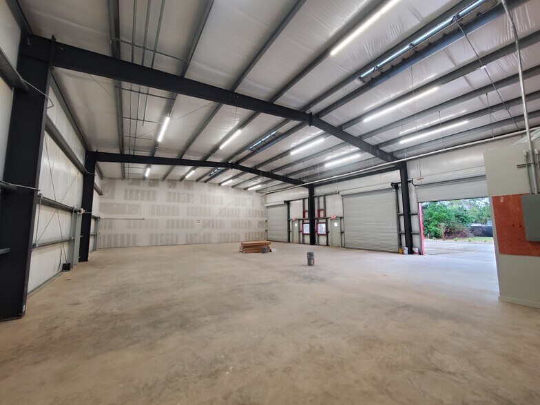 More Photos Of 1722 Cargill, Willis Flex For Sale