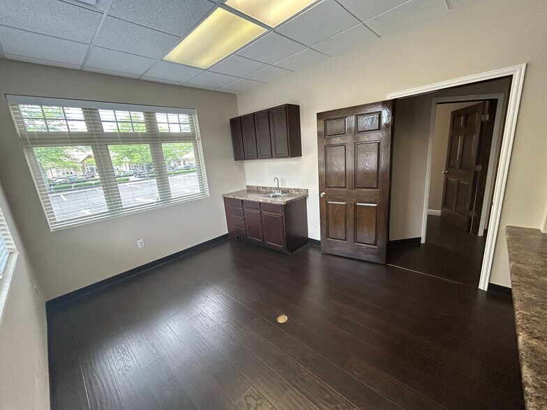 More Photos Of 440 Beecher Rd, Columbus Medical For Sale