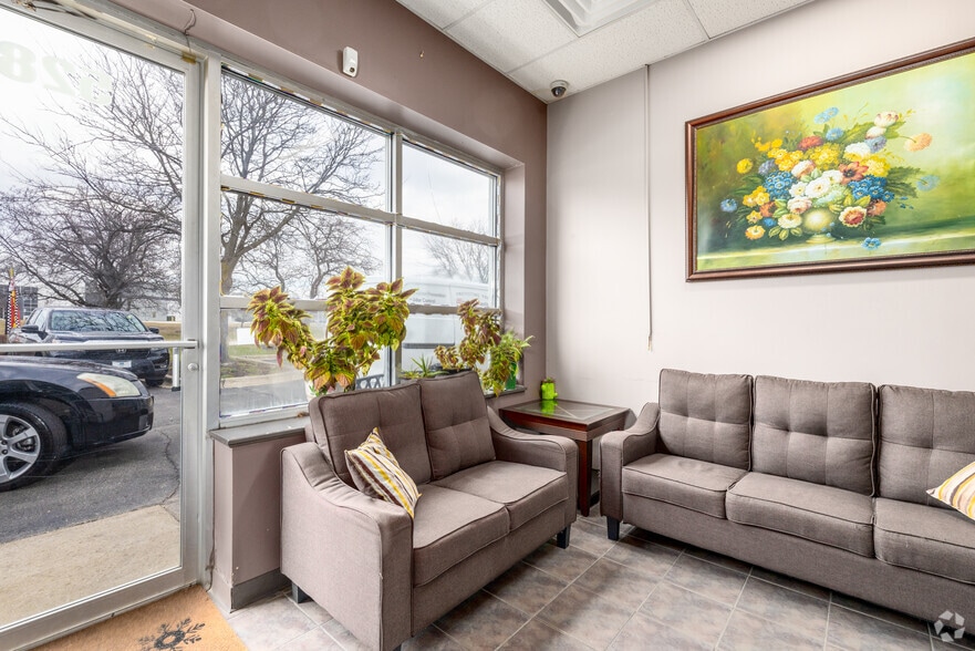 More Photos Of 524-530 W Grand Ave, Elmhurst Auto Repair For Sale