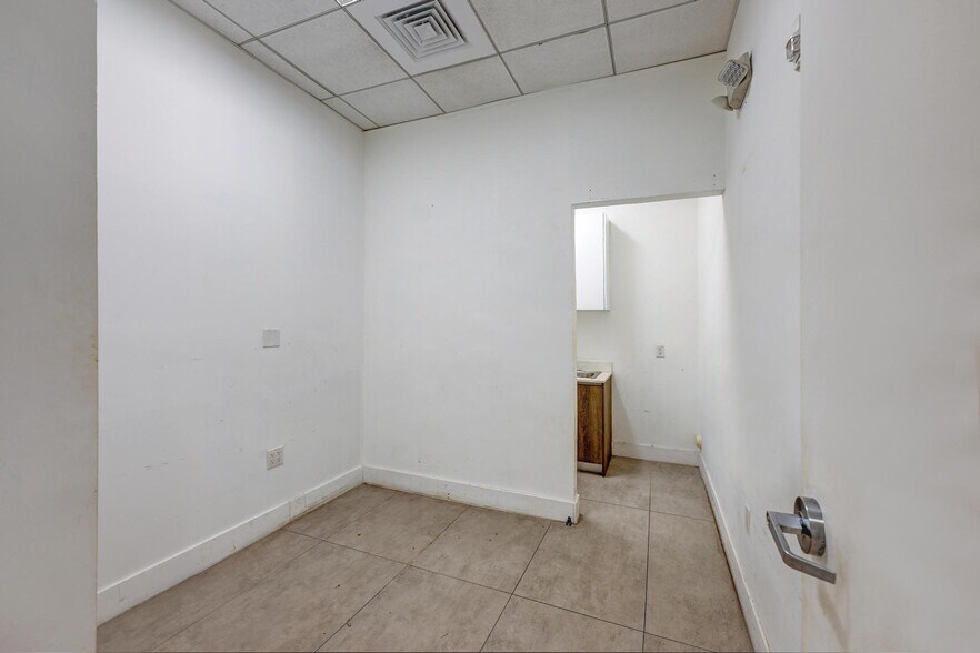 More Photos Of 301 Altara Ave, Coral Gables Apartments For Lease