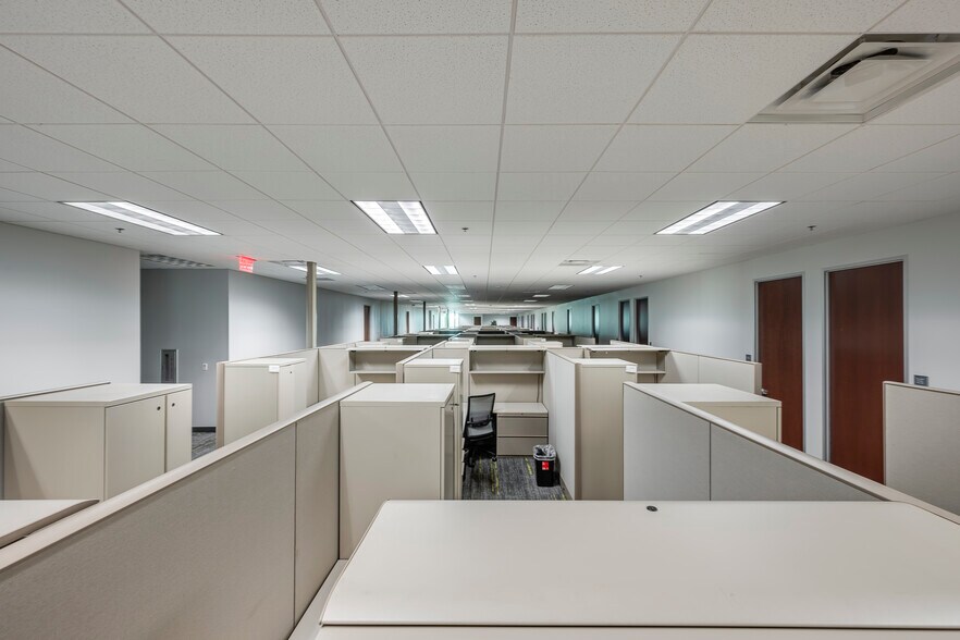 More Photos Of 13500 Heritage Pky, Fort Worth Office For Lease