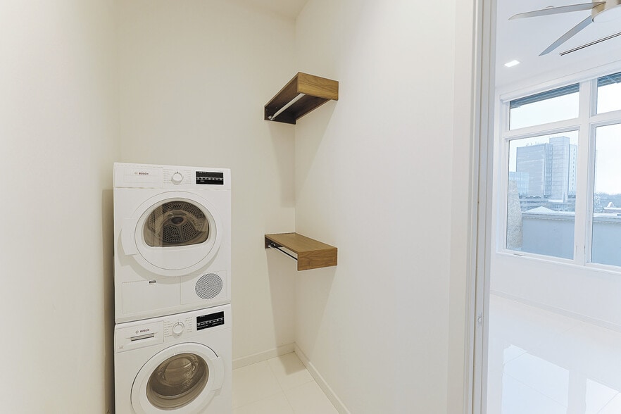 More Photos Of 400 S Old Woodward Ave, Birmingham Apartments For Sale