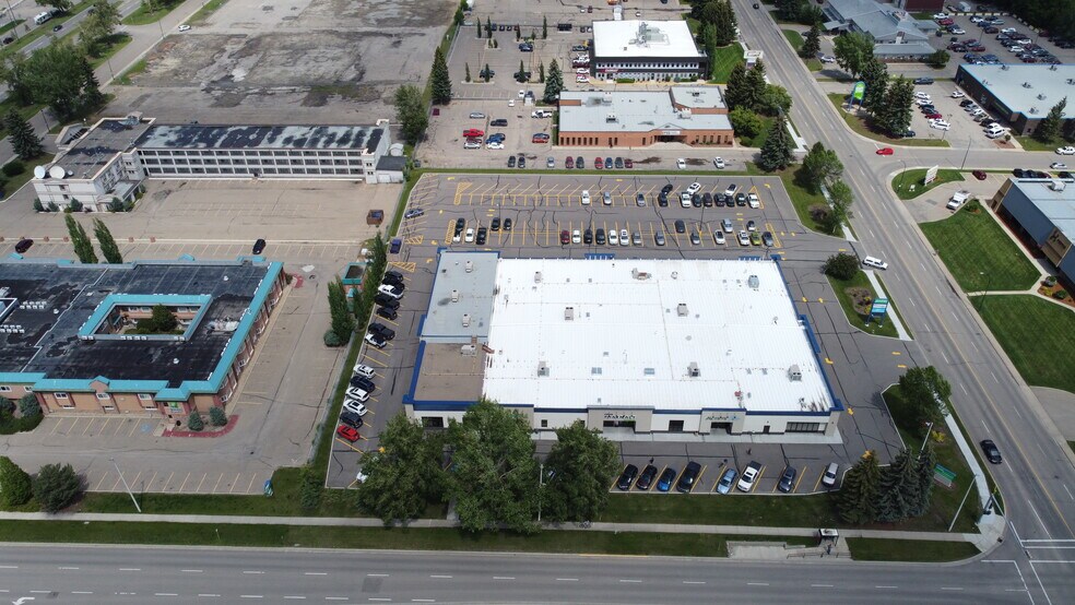 More Photos Of 2810 Bremner Ave, Red Deer Storefront For Sale