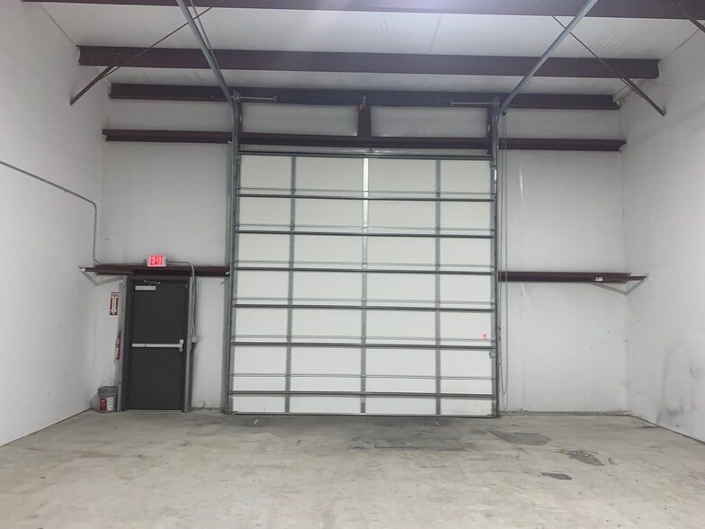 More Photos Of 5040 State Highway 123, San Marcos Warehouse For Lease