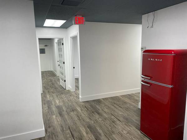 More Photos Of 40 W Crystal Lake St, Orlando Manufacturing For Lease